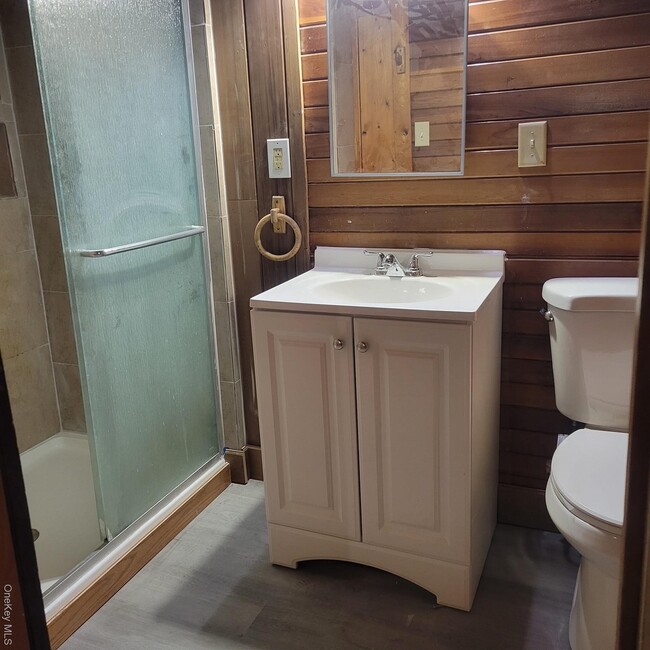 Building Photo - 5 Elm St