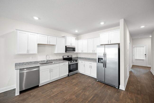 Building Photo - BRAND NEW HOME IN MAGNOLIA PINES!!!