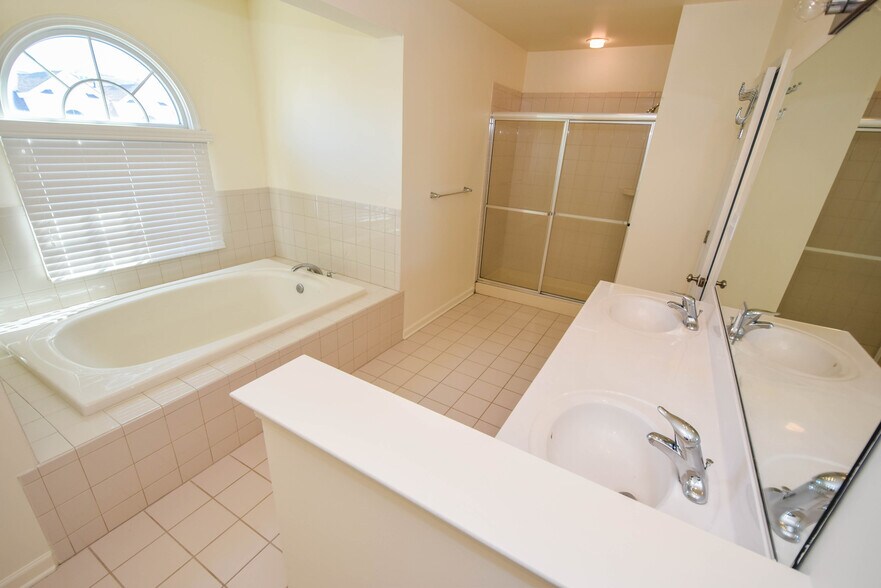 Building Photo - 67 Chelsea Ct