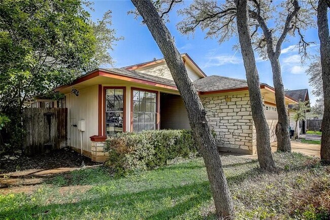 Building Photo - 605 Russet Valley Dr