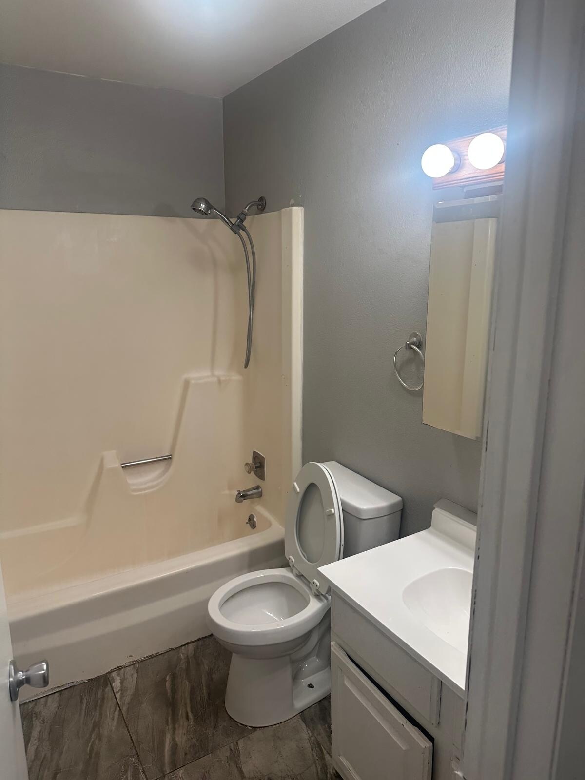 Building Photo - 4403 W Capri Ct