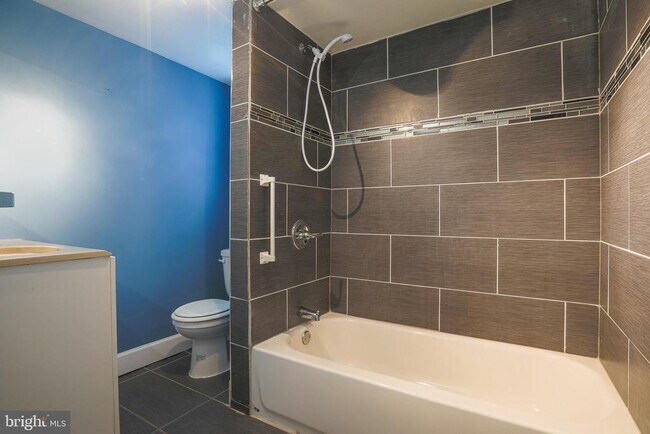 Building Photo - 4905 Ridge Ave