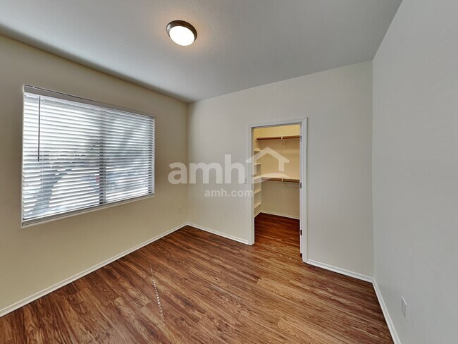 Building Photo - 6661 E Gehrig Ln