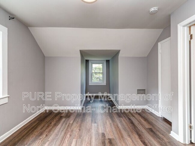 Building Photo - 1321 Pinecrest Ave