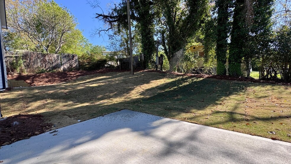 Building Photo - 1905 Driftwood Cir