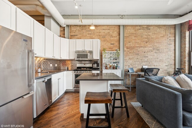 Building Photo - 1400 N Milwaukee Ave