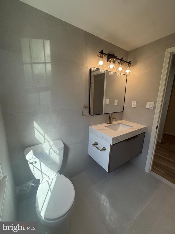 Building Photo - 19100 Annapolis Way