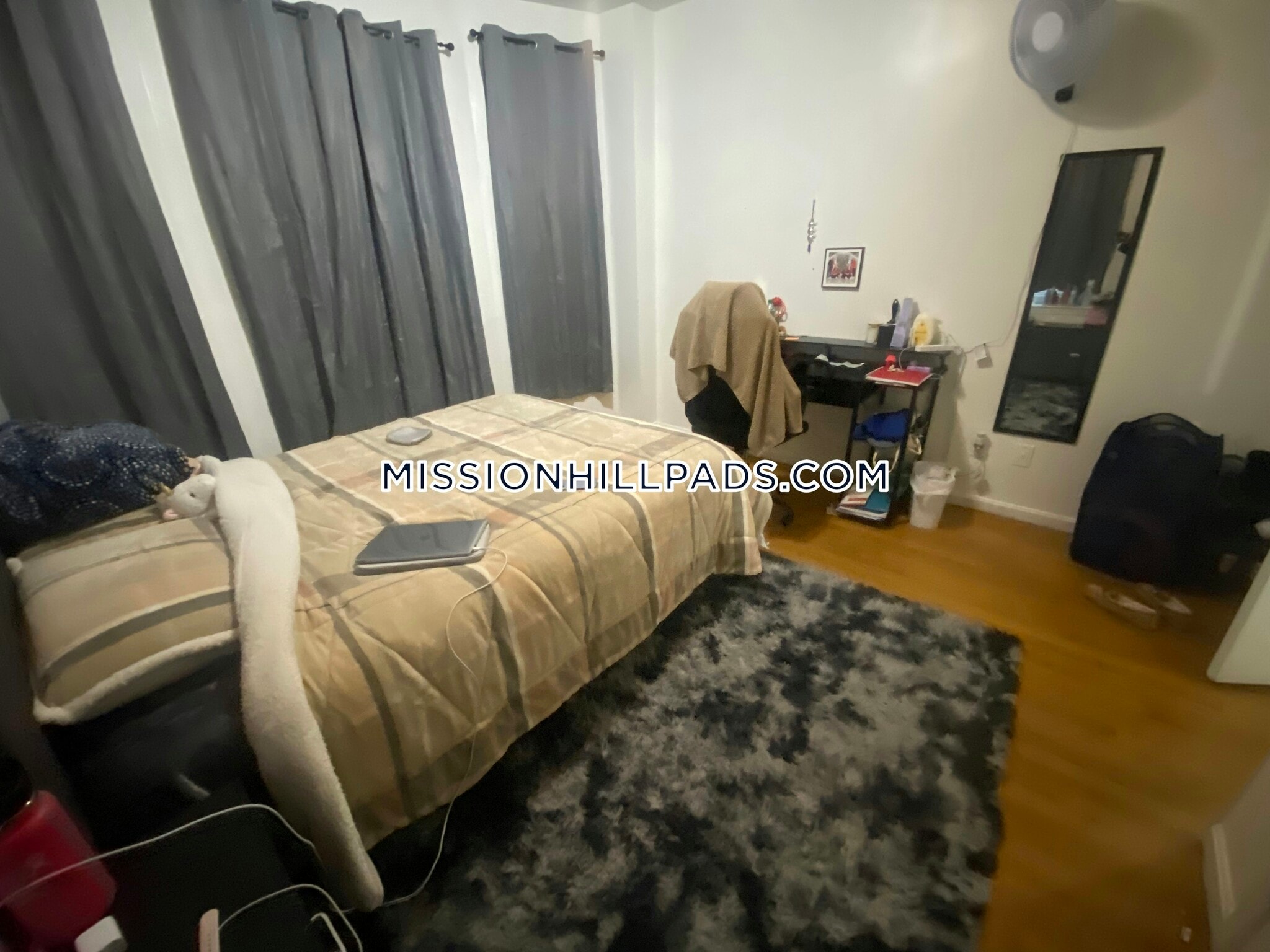 Building Photo - 715 Parker St