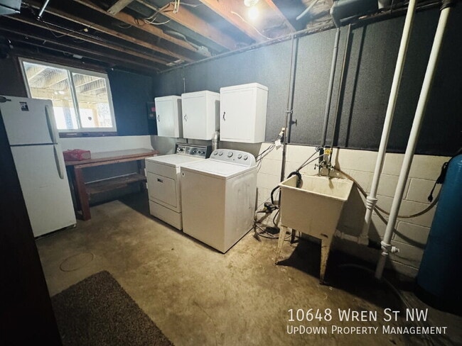 Building Photo - 10648 Wren St NW