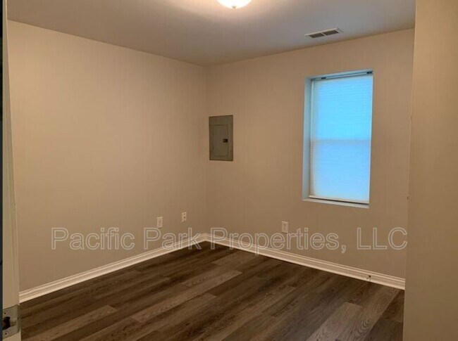 Building Photo - 3419 S Parker Ave