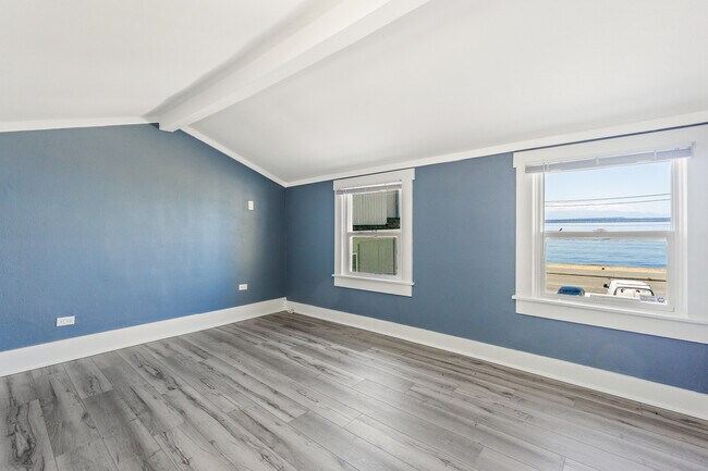 Building Photo - 1310 Alki Ave SW