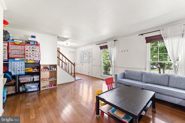 Building Photo - 8000 Sandburg Ct