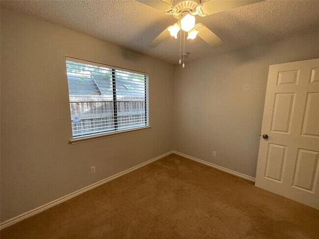 Building Photo - 8408 Dixon Dr