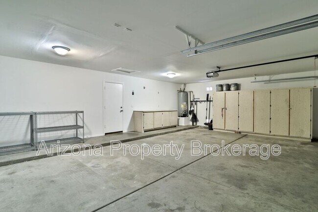 Building Photo - 451 E Appaloosa Rd