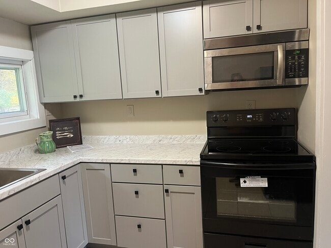 Building Photo - 15495 Martha St