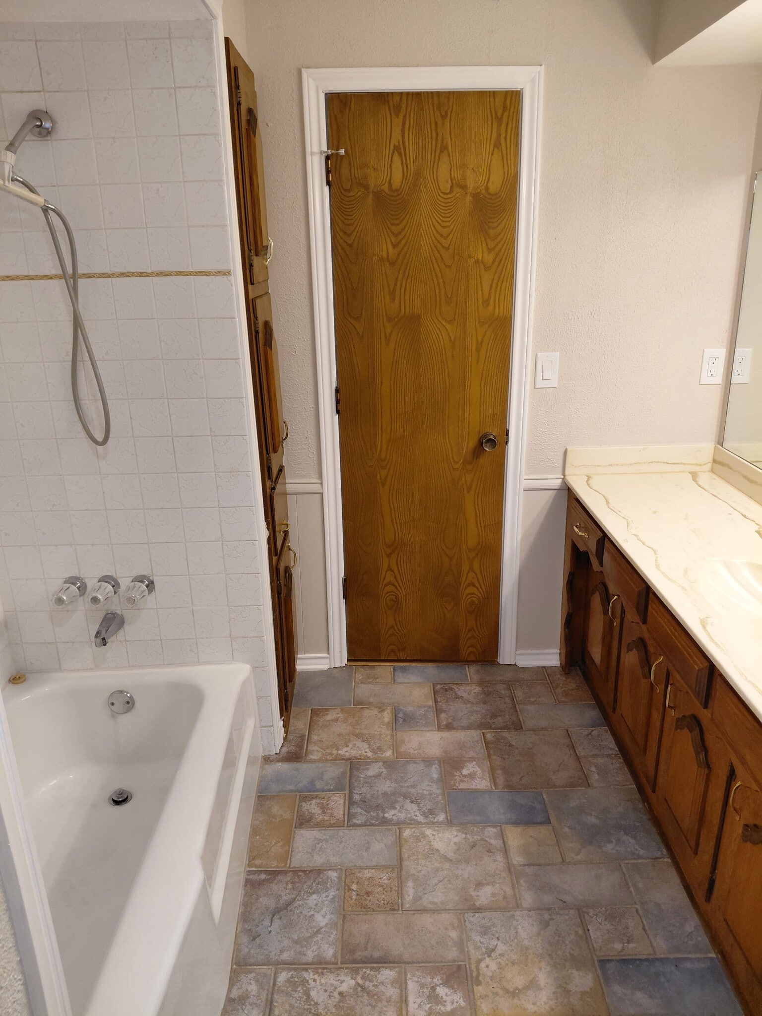 Building Photo - 3305 Lynbrook Dr