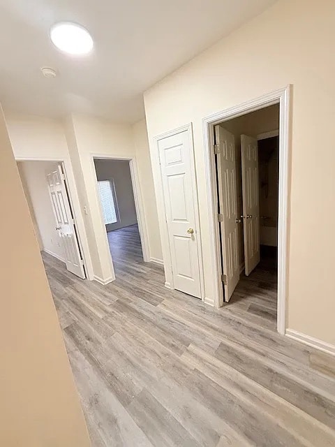 Building Photo - Room in Duplex on North St