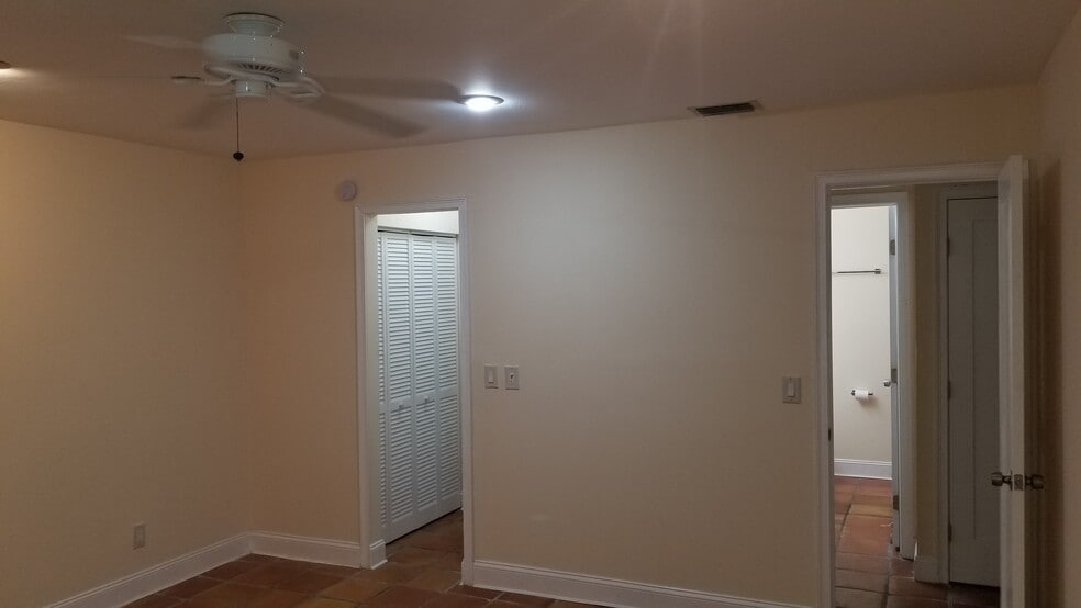 main bedroom. - 1475 Curlew Ave