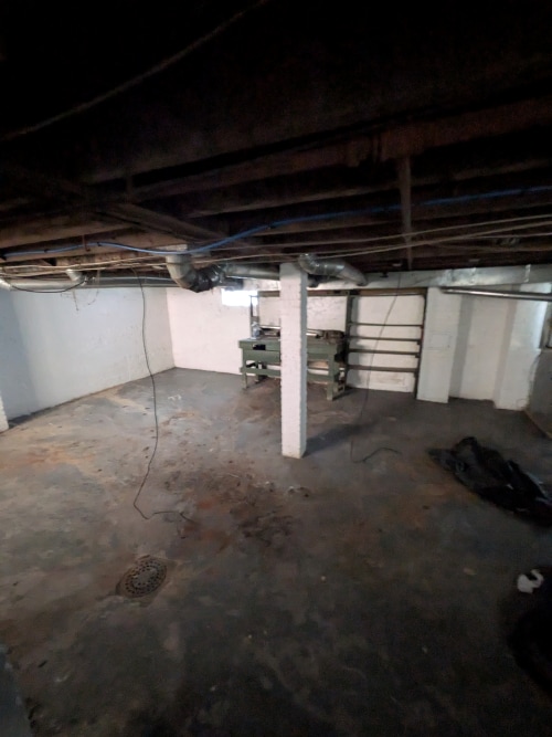 Building Photo - 1813 Converse St