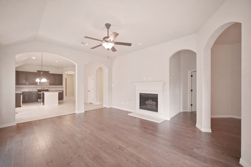 Building Photo - 2306 Lucerne Dr