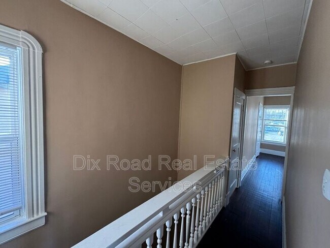 Building Photo - 8 S 1st St