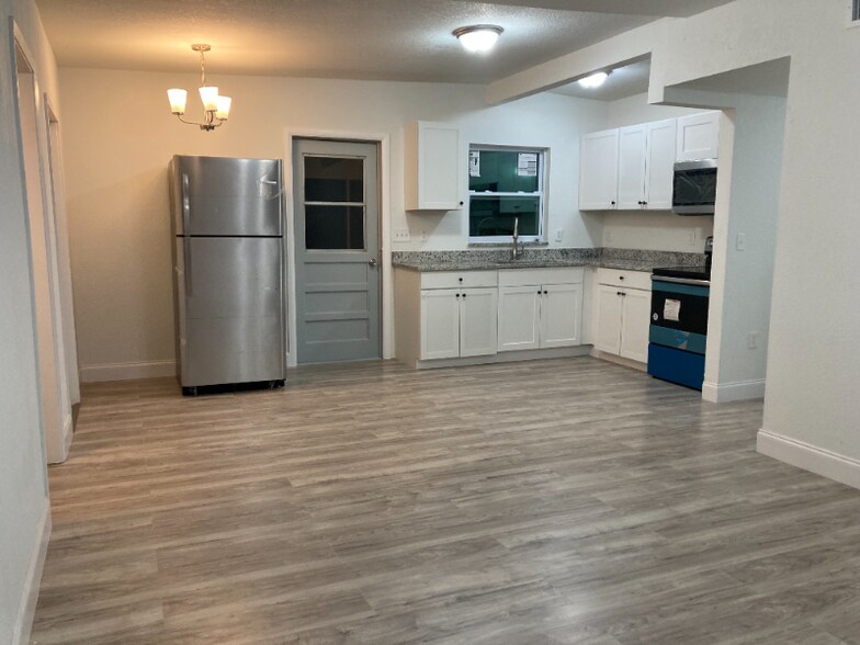 Building Photo - 4925 S 83rd St