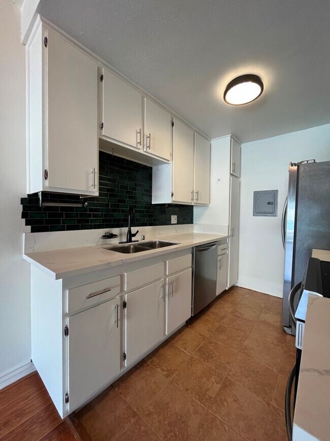 Building Photo - AVAILABLE NOW! 1BR w/patio, pool + spa, gym, parking + MORE!