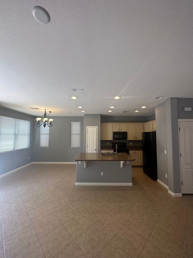 Building Photo - 7561 Morisset Ave