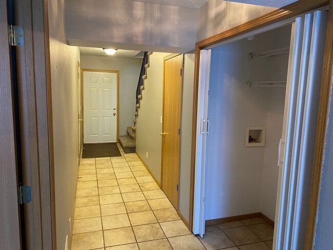 Building Photo - Duplex For Rent! Valley NE