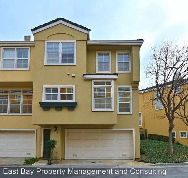 Building Photo - 3 br, 2.5 bath House - 3574 Fitzsimmons Cmn