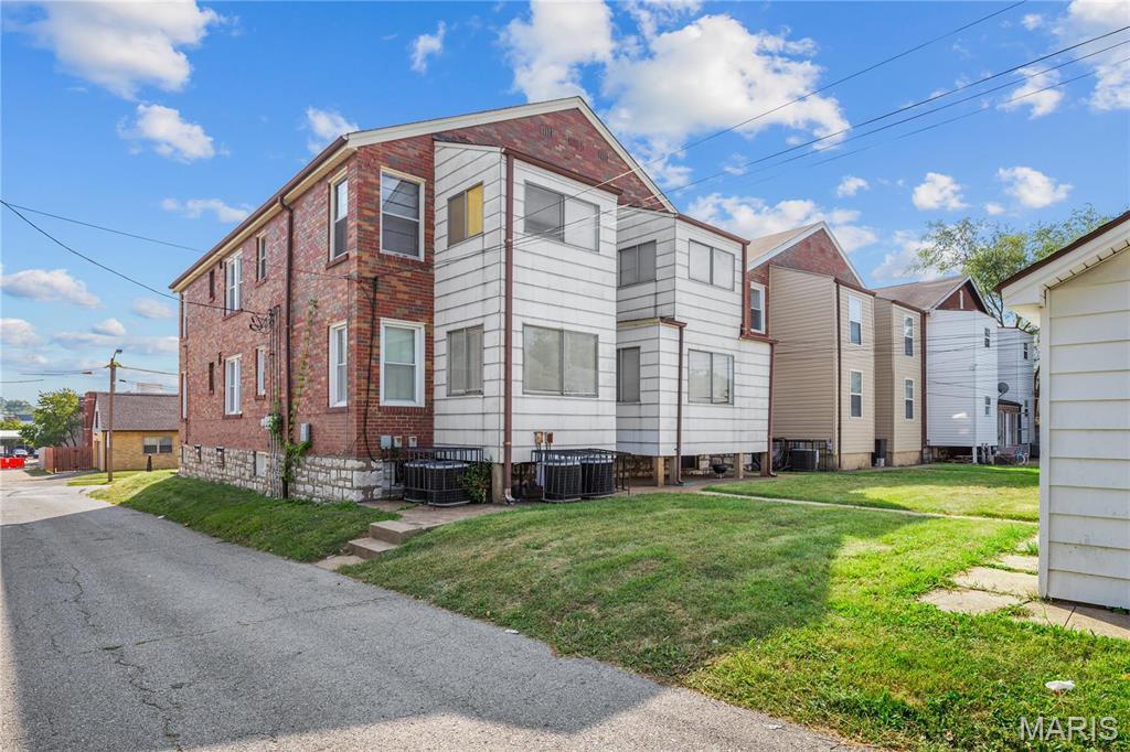 Building Photo - 3317 Lawn Ave