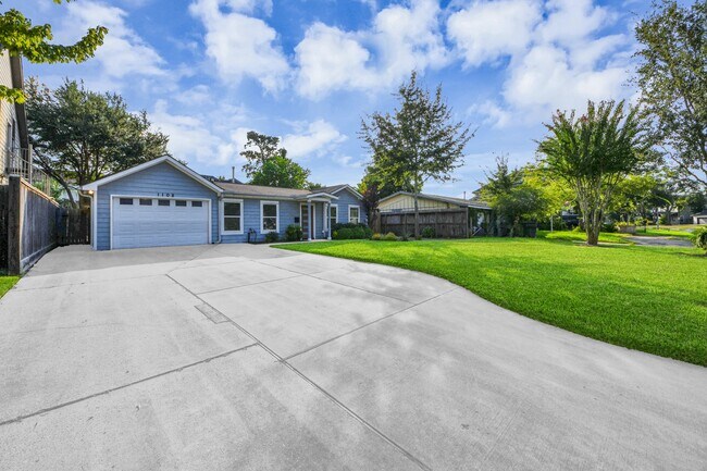 Building Photo - 1108 Wakefield Dr