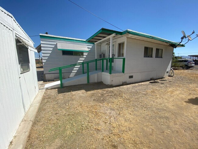 Building Photo - Unique and Spacious home