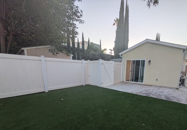 Building Photo - 4552 Murietta Ave