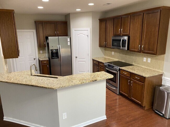 Building Photo - Great 2 Story 3 Bedroom Townhome in Stone ...
