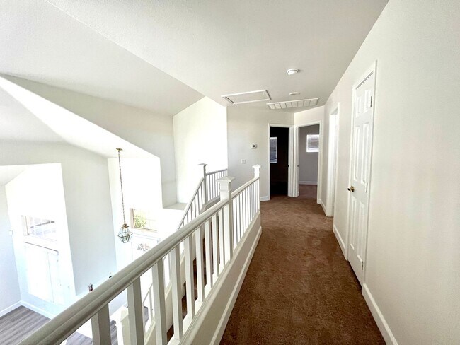 Building Photo - 3 bedroom and 2.5 bath in prime Henderson !! 89074 - Nearby School!