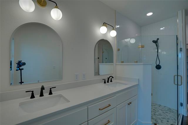 Building Photo - 302 Red Bird Ln