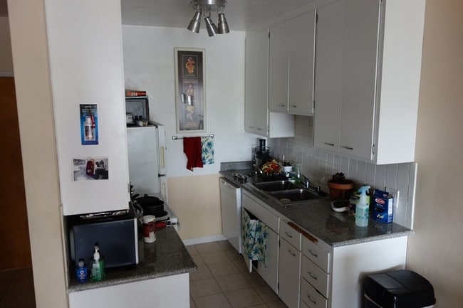Kitchen - Melba Lake Apartments