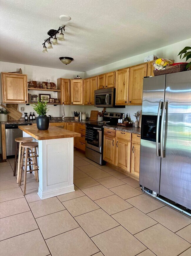 Building Photo - Charming 4 Bedroom Home w/ A/C in Security