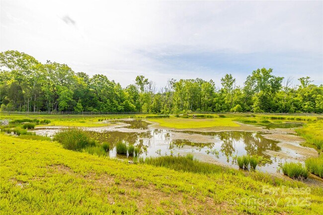 Building Photo - 2624 Snap Dragon Dr
