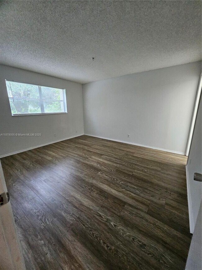 Building Photo - 7820 S Colony Cir