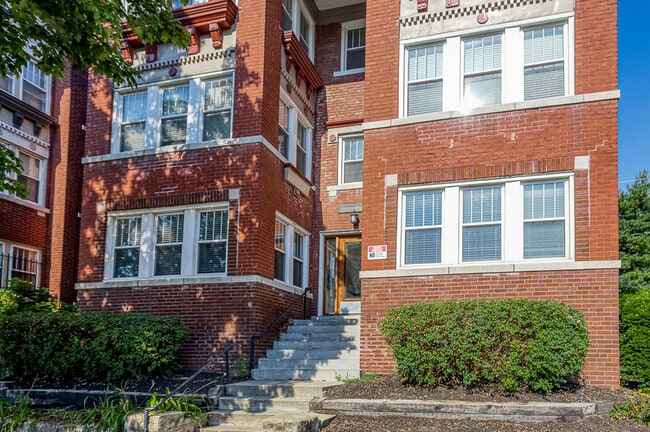 Building Photo - 3402 Gillham Rd