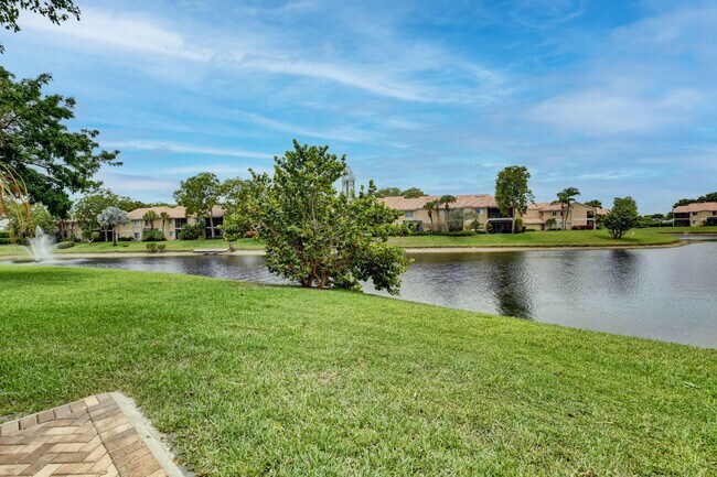 Building Photo - 23181 Fountain View Dr