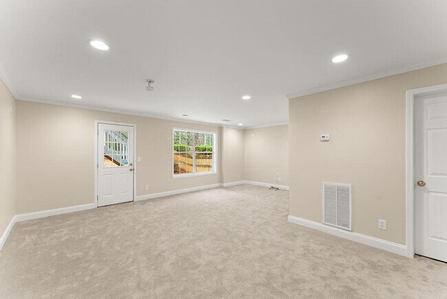 Building Photo - 2309 Wickingham Dr NE