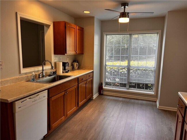 Building Photo - 1346 Weatherstone Way NE