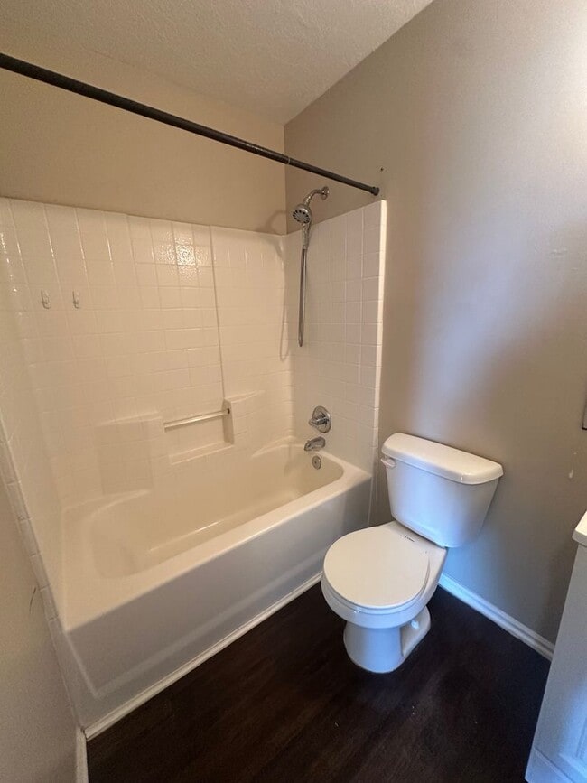 Building Photo - BEAUIFUL TOWNHOME!!!