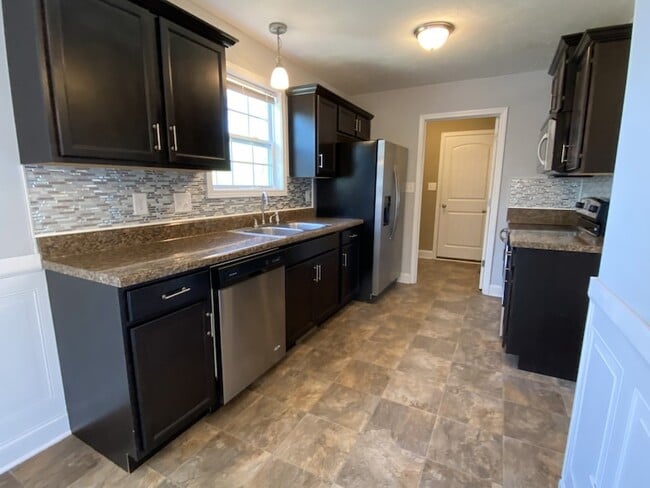 Building Photo - 548 Magnolia Dr