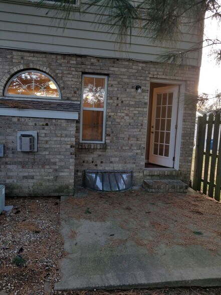 Building Photo - 421 Orchard View Ct