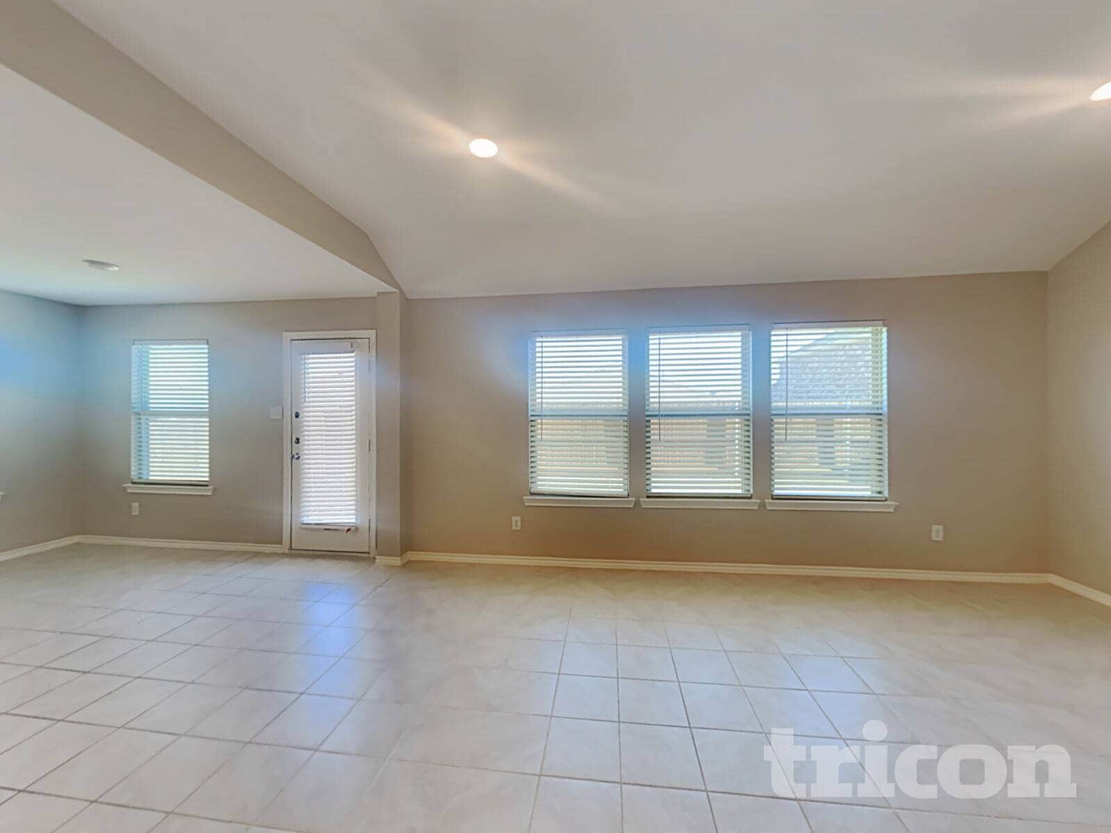 Building Photo - 1002 Meadow Wood Ln