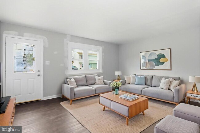 Building Photo - 4 Coville Dr